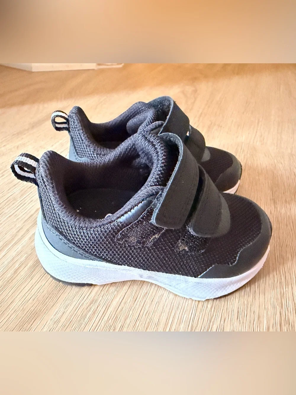 BUNDLE: six pairs of toddler size 4 shoes in great condition